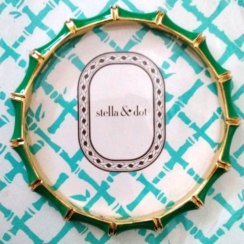 STELLA & DOT JULEP GREEN BANGLE
